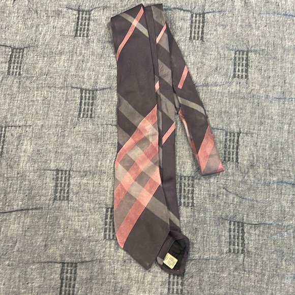 Tie Burberry , 100 silk good condition - Picture 3 of 4